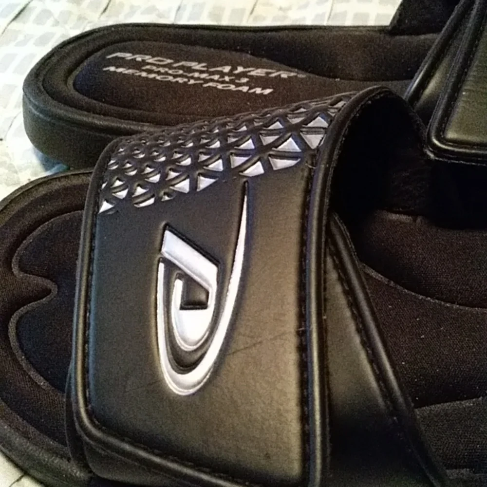 NWOT Pro Player pro max memory foam adjustable sandal size 10